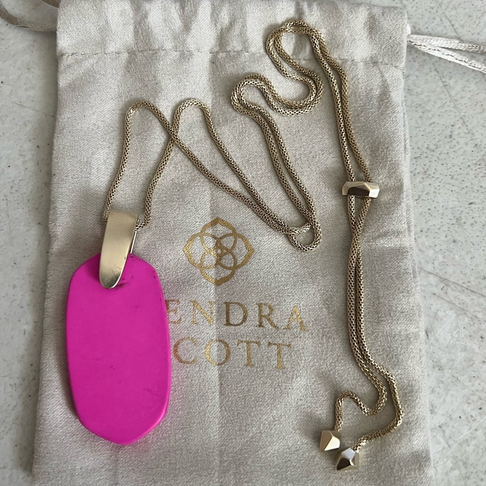 Kendra Scott Long Pendant Necklace- Pink